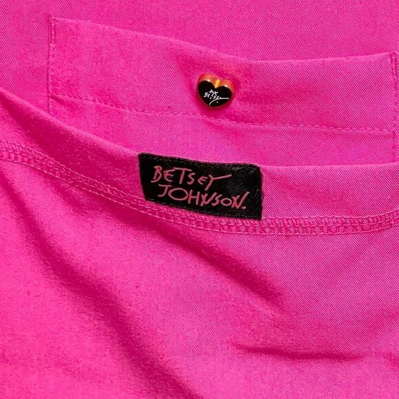 New Betsey Johnson Freesia Scrub Top in Flamingo Sz L - Picture 3 of 4